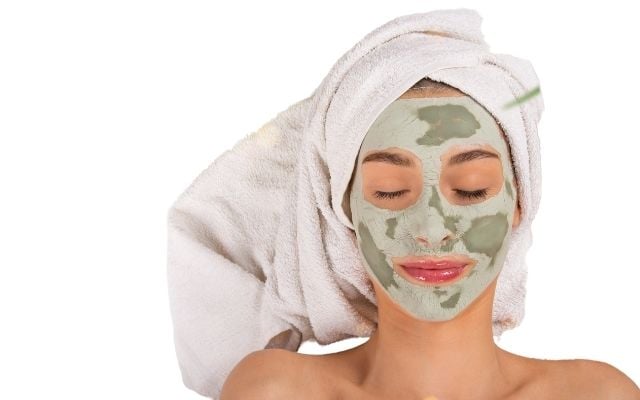 woman doing facial mask