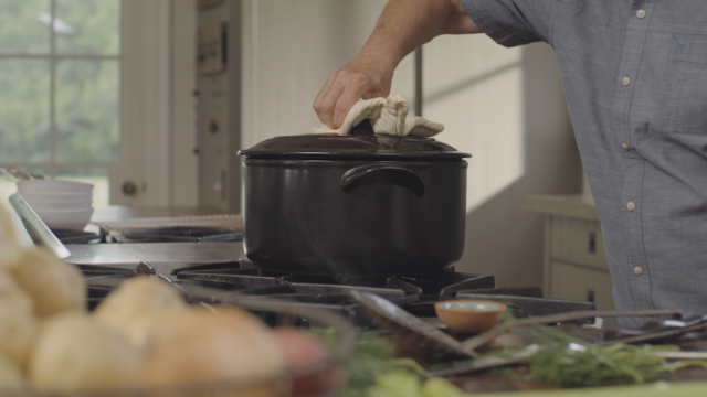 xtrema ceramic cookware pot on stove